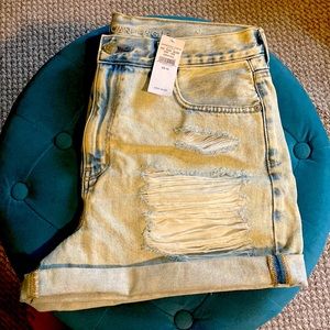 American Eagles ripped high waist Mom Jean Shorts